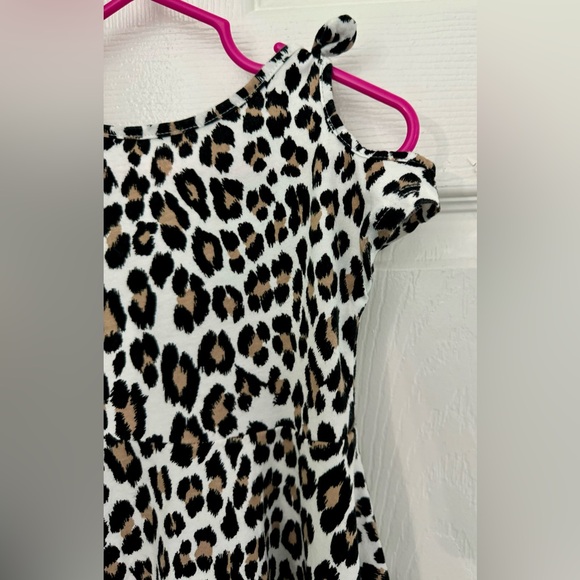 Leopard dress with shoulder straps and droopy sleeves - Picture 13 of 14